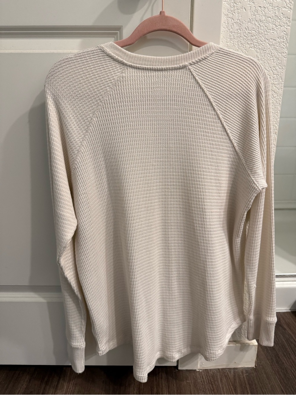 American Eagle Cream Waffle V‑Notch Long Sleeve Top - Picture 3 of 3
